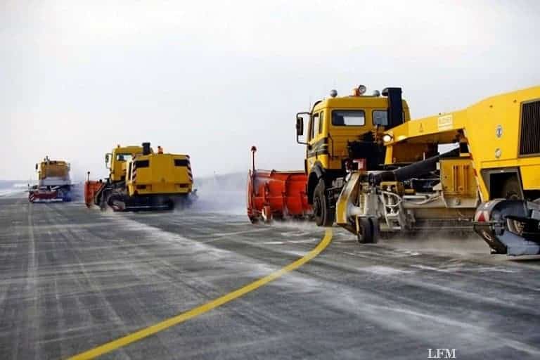 Startbahn frei am Airport PAD mit neuen Kehrblasgeräten