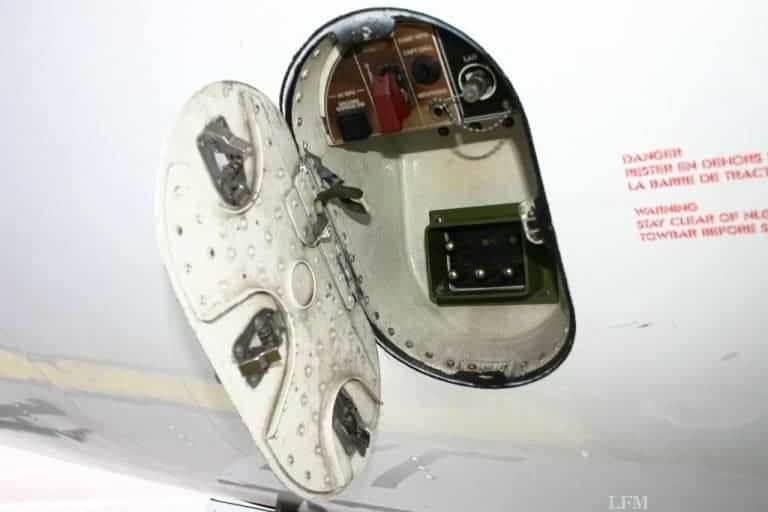 Embraer ERJ 170-100: Lösten Metallteile Kurzschluss aus?