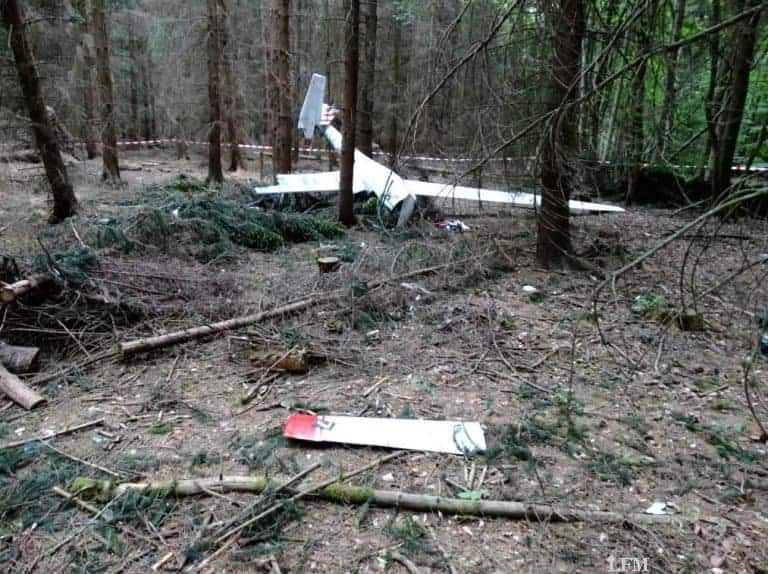 Motorsegler stürzte beim Landeanflug in den Wald