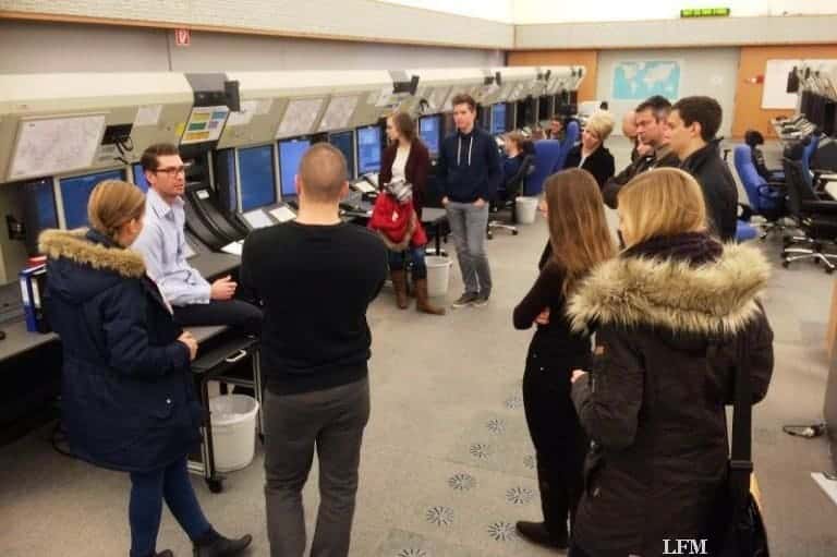 Hunderte Interessierte zum Fluglotsen bei Austro Control