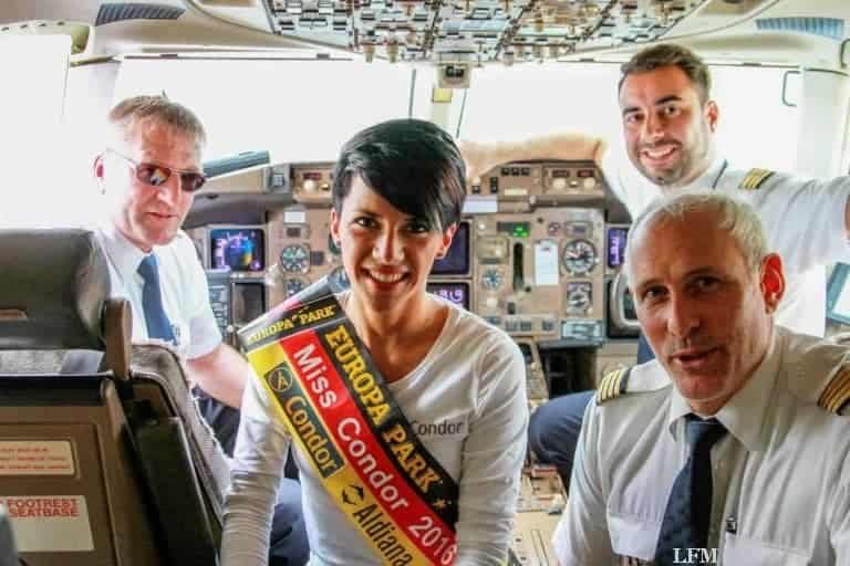 Miss Condor im Cockpit der Boeing 757