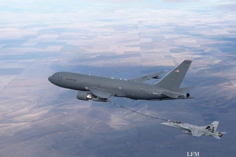 KC-46: Erste Luftbetankung mit Schlauchsystem an F/A-18