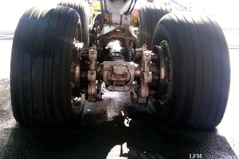 Glühende Bremsen nach Startabbruch einer Boeing 767