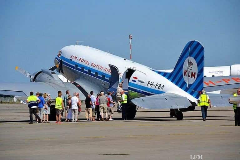 Rosinenbomber DC-3 macht am FMO Station