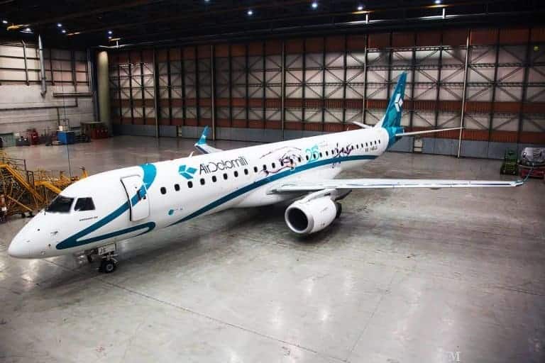 Air Dolomiti feiert 25-Jähriges mit Kunstwerk auf Flugzeug