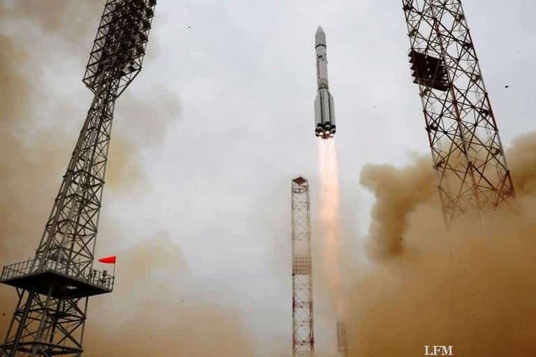ExoMars sendet Signale auf dem Weg zum nächsten Planeten