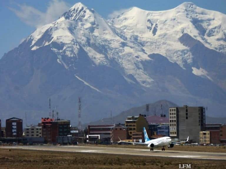 Boeing 737 MAX landet in den Höhen von Bolivien