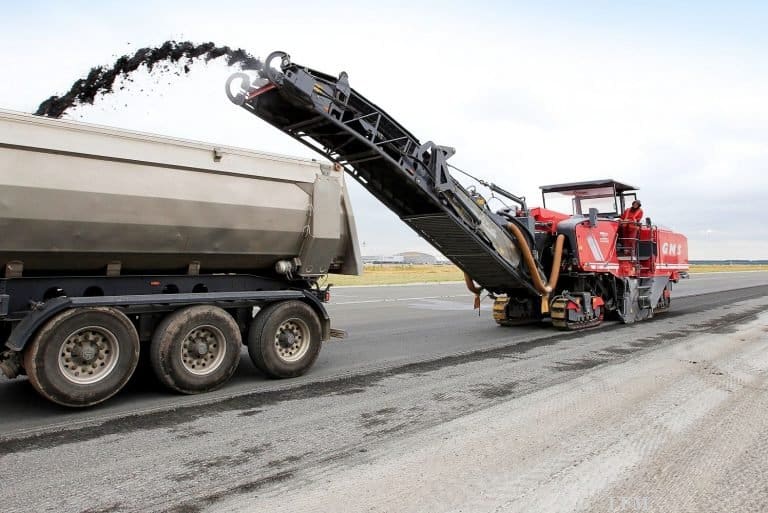 Asphalterneuerung für Startbahn Süd am Fraport