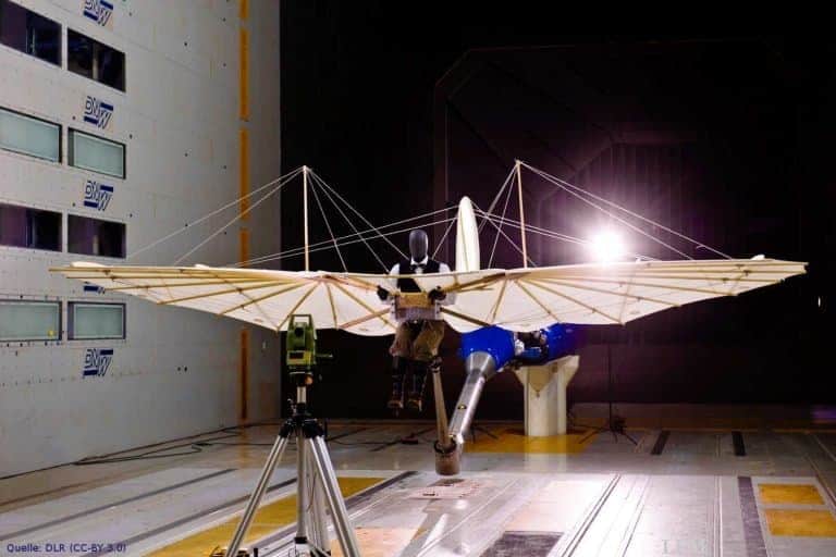 Lilienthal-Segler im Windkanal mit guten Ergebnissen