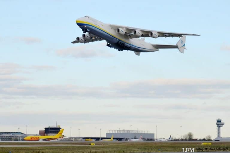 Antonow 225 fliegt 153 Tonnen Fracht nach Abu Dhabi