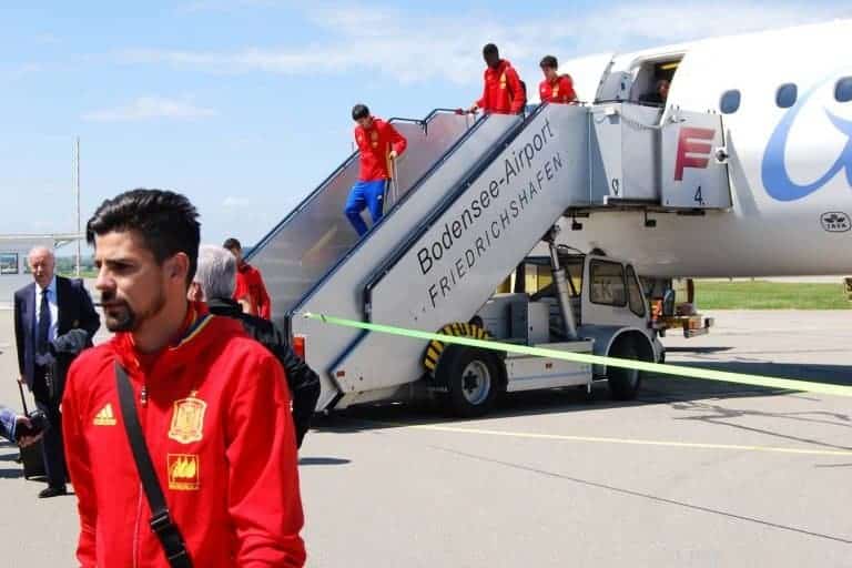 Rote Furie fliegt über Bodensee-Airport