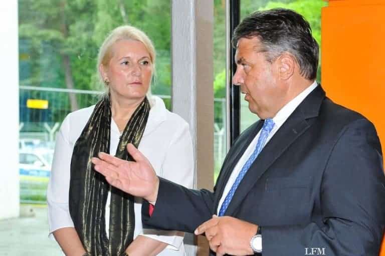 Sigmar Gabriel besucht DLR-Forschung in Köln