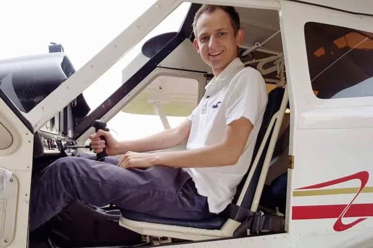 Ehrenamtliche Fluglehrer lassen Schüler starten