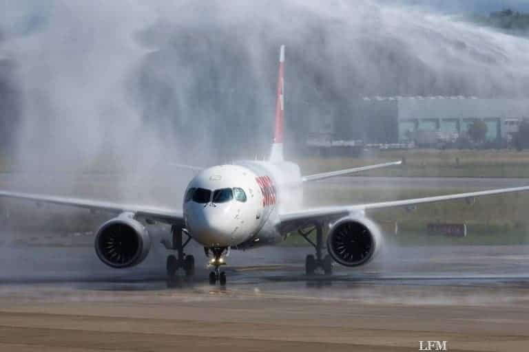 Bombardier CS100 bei SWISS angekommen und getauft