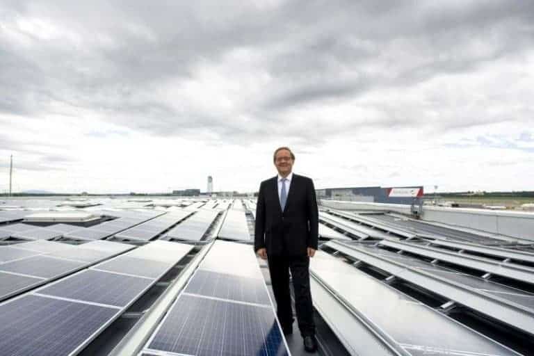 Solarstrom verbessert CO2-Bilanz des Flughafens Wien