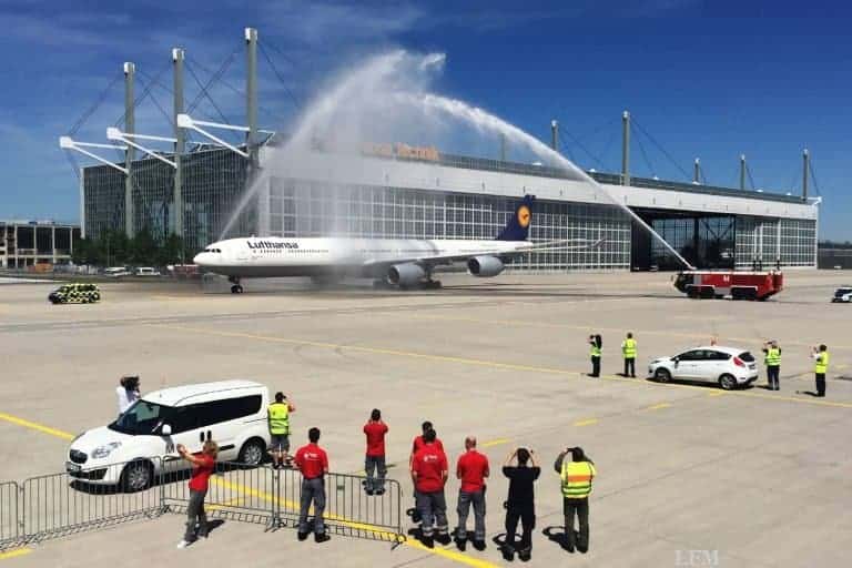 Airbus A340 mit Extra-Outfit fliegt FC Bayern München