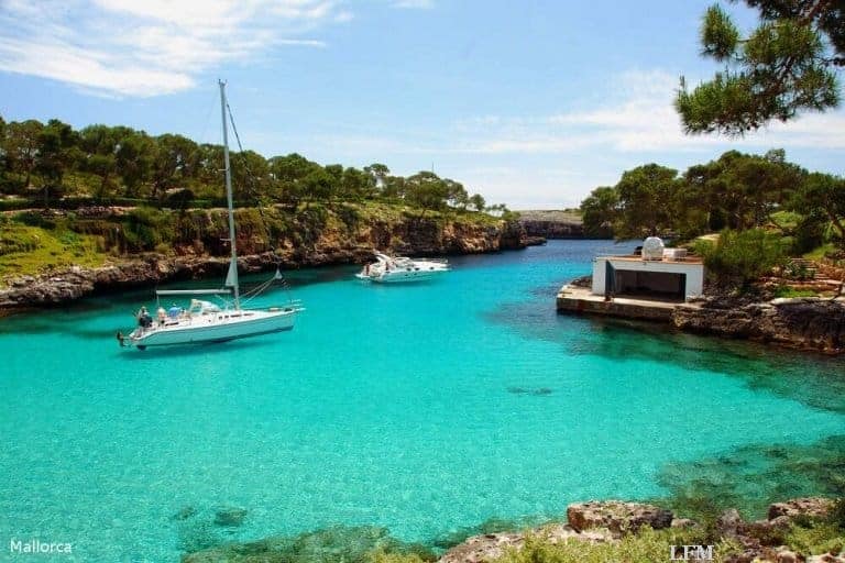 Ferienverkehr an Flughäfen – Vor der Reise zu beachten