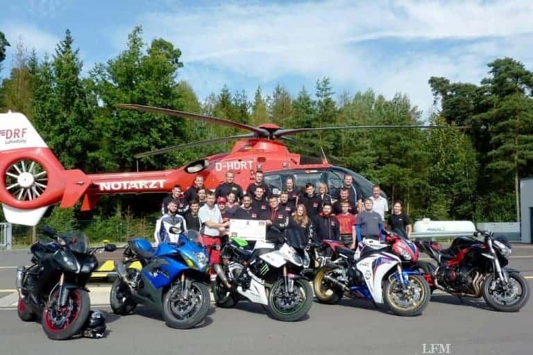 Motorradfahrer spenden für Rettungshubschrauber