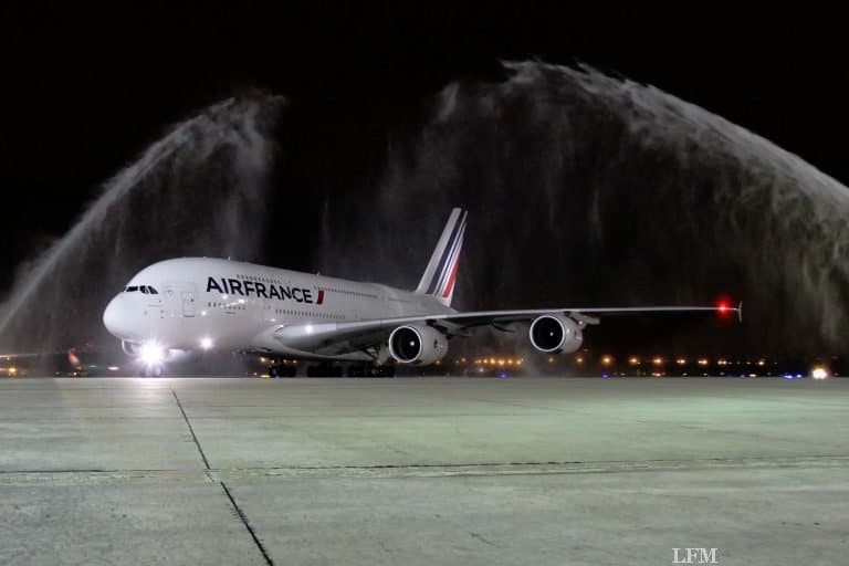 A380 fliegt ersten kommerziellen Flug nach Rio de Janeiro