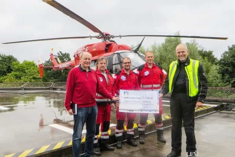 Fahrlehrer spenden für Rettungshubschrauber