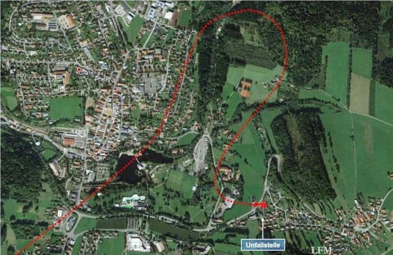 Suizidaler Sturzflug des Piloten vors Wohnhaus