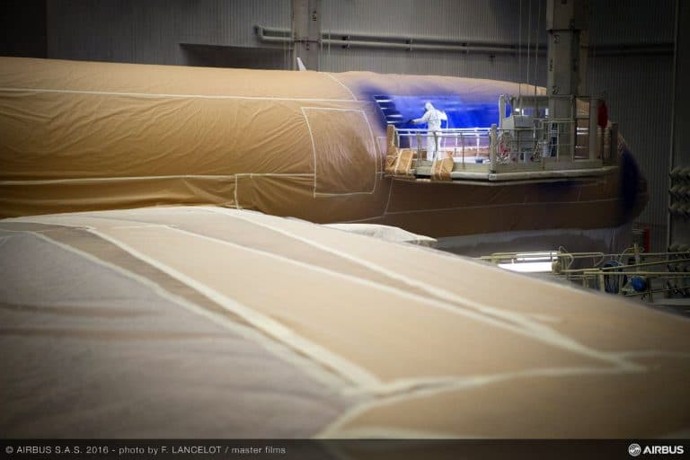 Erster Airbus A350 XWB im Lufthansa-Look