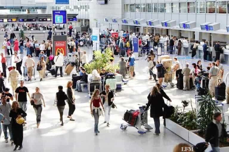 Vor der Fahrt zum Fraport: Reisewelle beachten