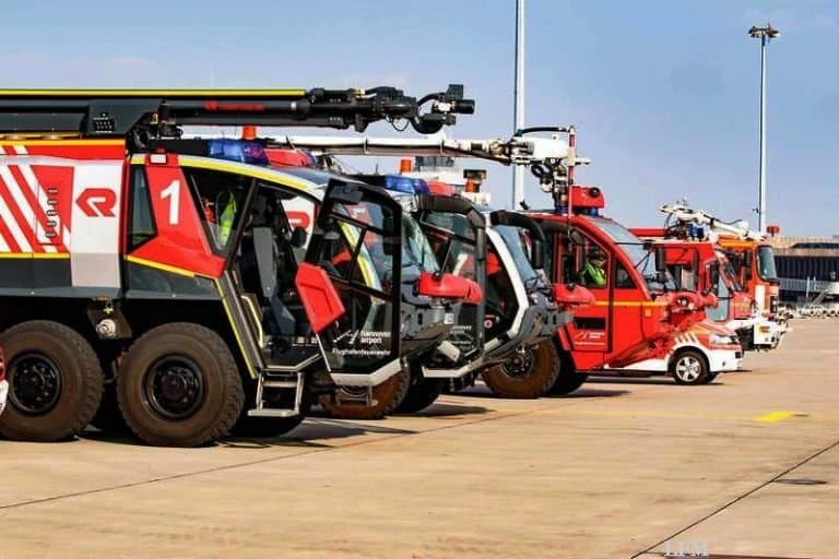 Einsatzkolonnen proben Notfall am Flughafen Hannover