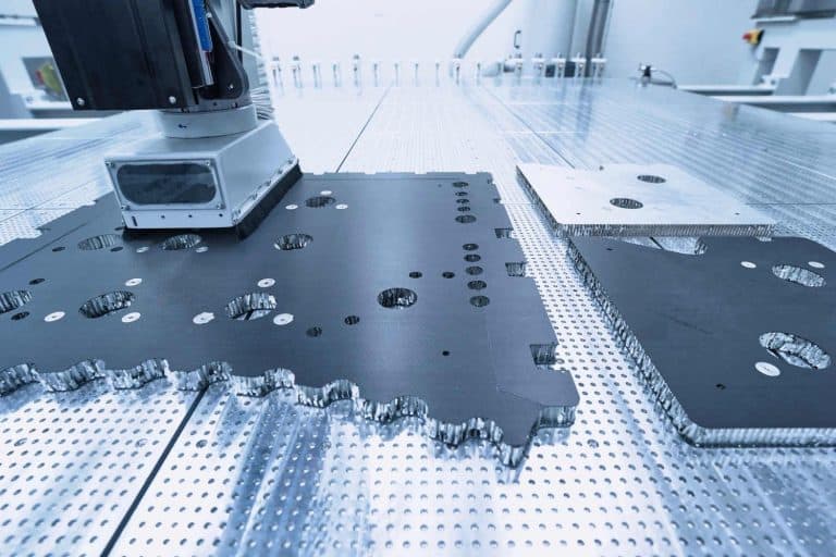 Ruag baut Strukturen von 900 Satelliten für OneWeb