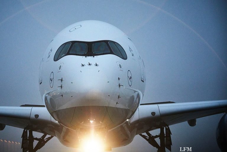 Übergabe des A350-900 XWB an Lufthansa