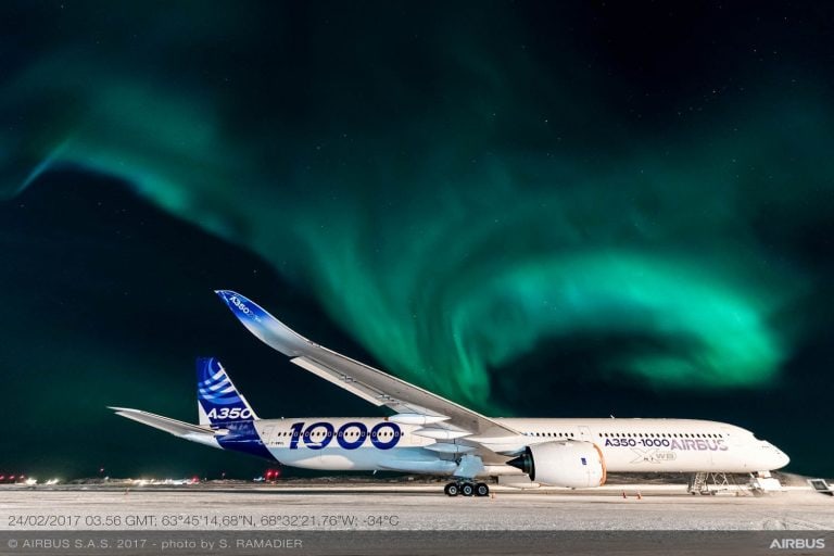 A350-1000 XWB unter Nordlichtern