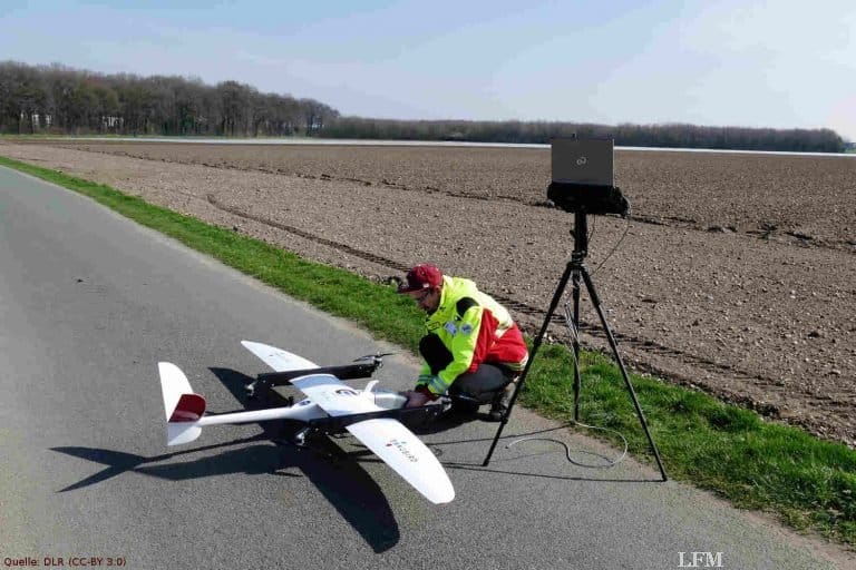 Senkrechtstarter-Drohne schafft Überblick bei Katastrophen