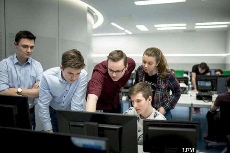 250 Besucher blickten Austro Control über die Schulter
