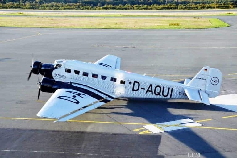 Piloten testen reparierte Ju52 bei ersten Flügen