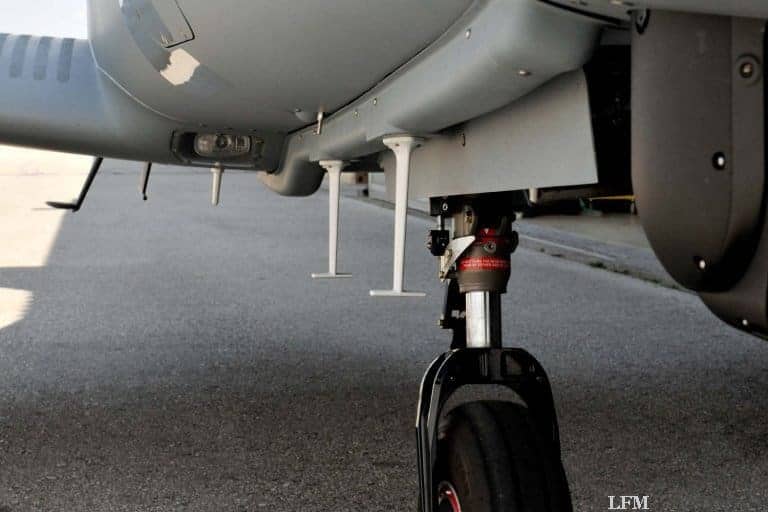 Triple-Band-Antenne für Spezialflugzeuge bei Diamond