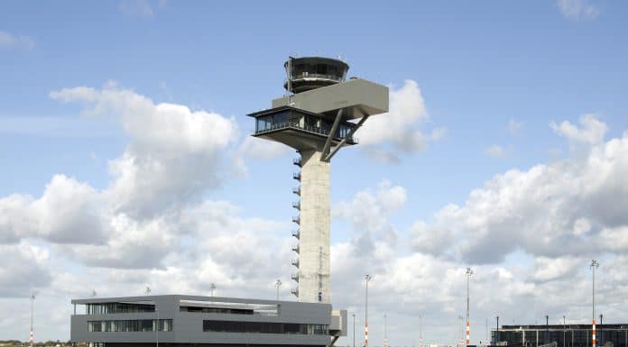 DFS prognostiziert stagnierenden Luftverkehr Tower Berlin Brandenburg