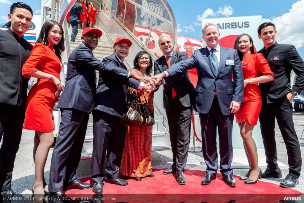Airbus & AirAsia zeigen ersten A330neo