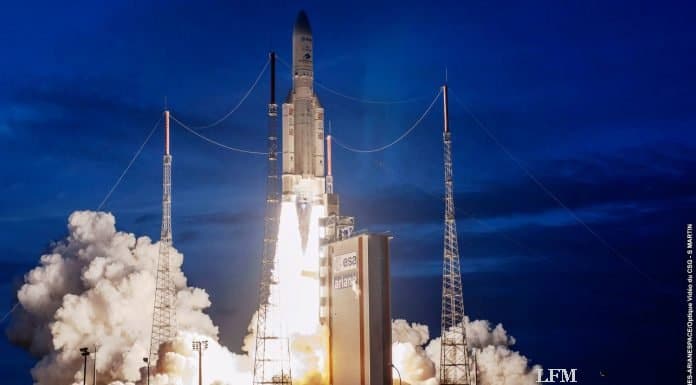 Auftrag für 18 Ariane 5 ECA unterzeichnet Ariane 5 startet mit T-16 von Airbus und Eutelsat 7C