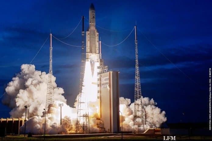 Ariane 5 startet mit T-16 von Airbus und Eutelsat 7C