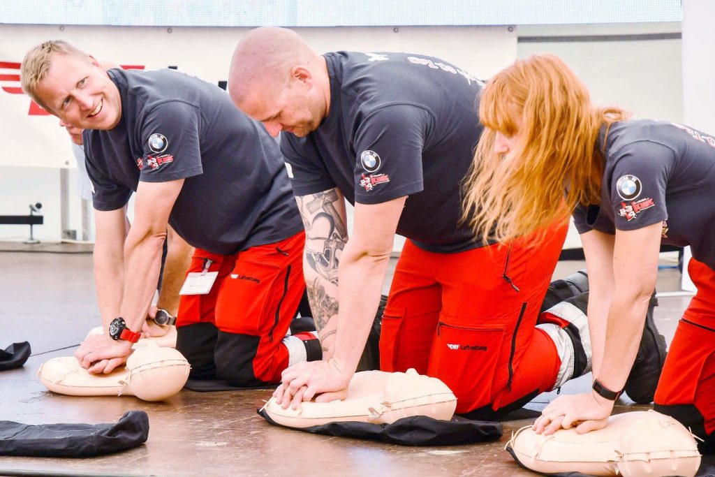 Reanimationstraining und Auffrischen der eigenen Wiederbelebungskenntnisse