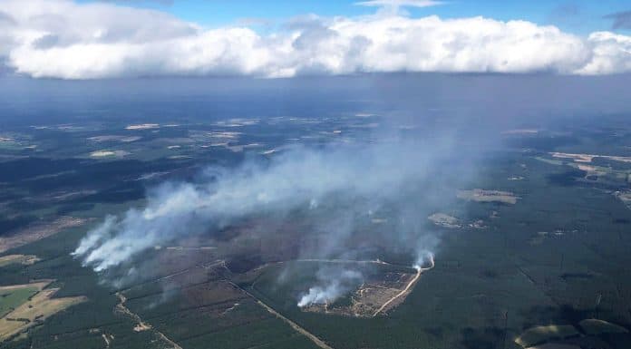 Schrägluftbild Lübtheen: Das Schrägluftbild des Brandes in der Region um Lübtheen vom 02. Juli 2019