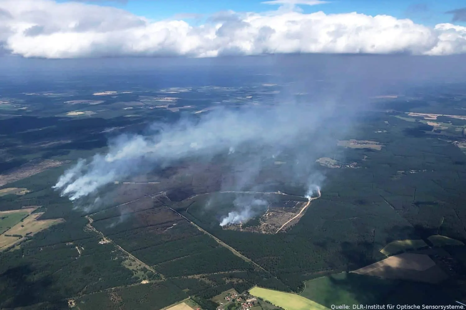 Schrägluftbild Lübtheen: Das Schrägluftbild des Brandes in der Region um Lübtheen vom 02. Juli 2019