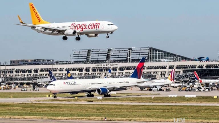 Flughafen Stuttgart fährt Sonderschichten zur Reisezeit