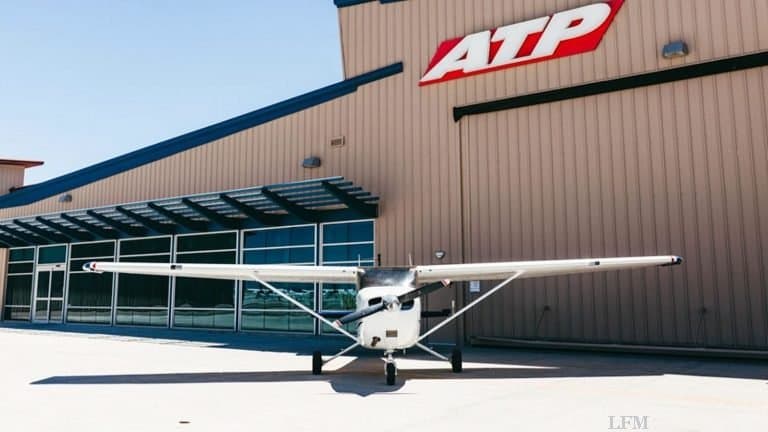 ATP Flugschule kauft 100 Cessna Skyhawk
