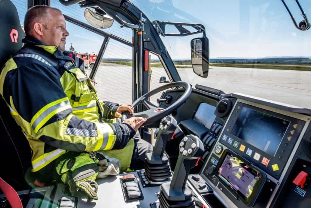 Original-Cockpit der neuen Panther mit sämtlichen Bedienelementen