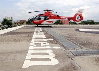 Hubschrauber der DRF Luftrettung an der Station in Mannheim