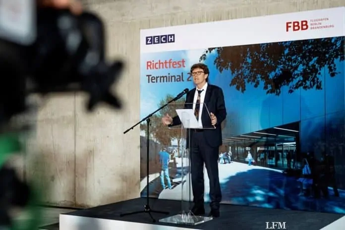 Flughafen BER: Terminal 2 feiert Richtfest