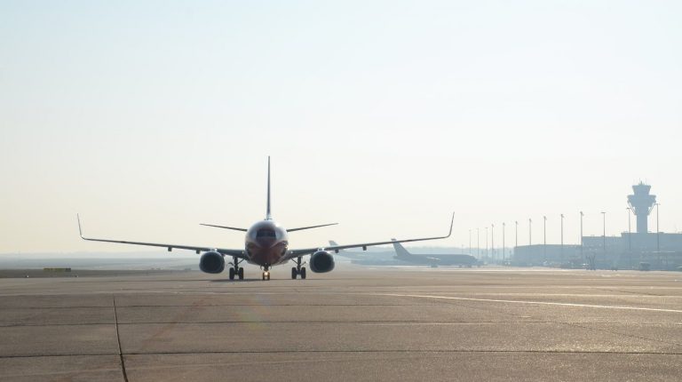 Flughafen Köln Bonn: Große Landebahn gesperrt