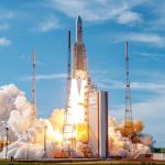 Bilderbuchstart der Ariane 5ECA mit dem EDRS C-Satelliten: Am 06. August um 21:30 Uhr Mitteleuropäischer Sommerzeit (16:30 Uhr Ortszeit Kourou) startete eine Trägerrakete Ariane 5 ECA mit dem ersten eigenen Satelliten des europäischen Datenrelaissystems EDRS in den geostationären Orbit. Bei dem Start von Europas Raumflughafen in Kourou in Französisch-Guayana war als weitere Nutzlast zudem der Satellit Intelsat-39 an Bord.