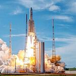 Bilderbuchstart der Ariane 5ECA mit dem EDRS C-Satelliten: Am 06. August um 21:30 Uhr Mitteleuropäischer Sommerzeit (16:30 Uhr Ortszeit Kourou) startete eine Trägerrakete Ariane 5 ECA mit dem ersten eigenen Satelliten des europäischen Datenrelaissystems EDRS in den geostationären Orbit. Bei dem Start von Europas Raumflughafen in Kourou in Französisch-Guayana war als weitere Nutzlast zudem der Satellit Intelsat-39 an Bord.